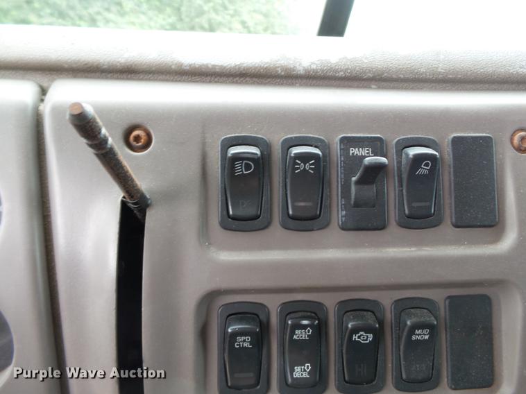 image for item DB7046 2001 Mack CX613 fertilizer tender truck