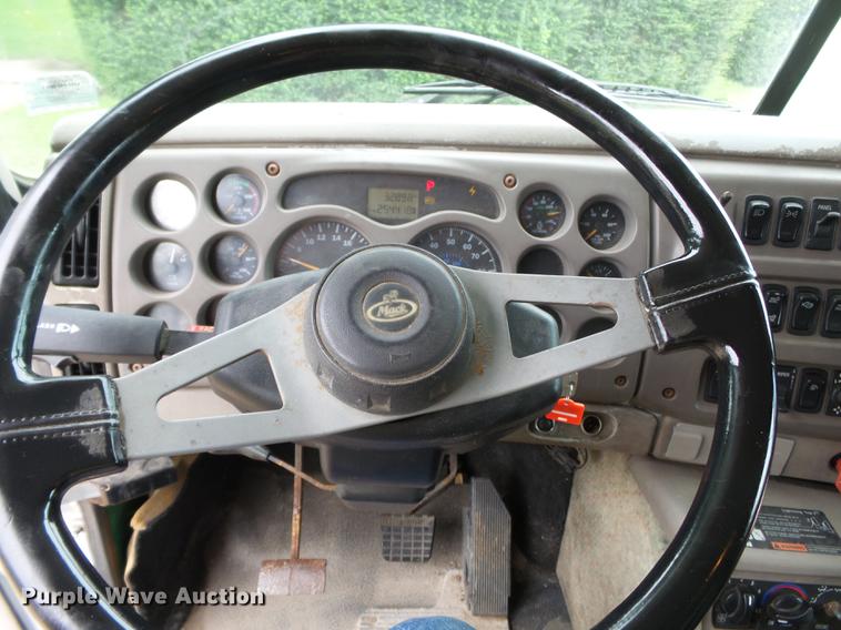 image for item DB7046 2001 Mack CX613 fertilizer tender truck