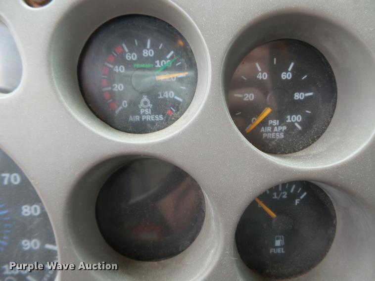 image for item DB7046 2001 Mack CX613 fertilizer tender truck