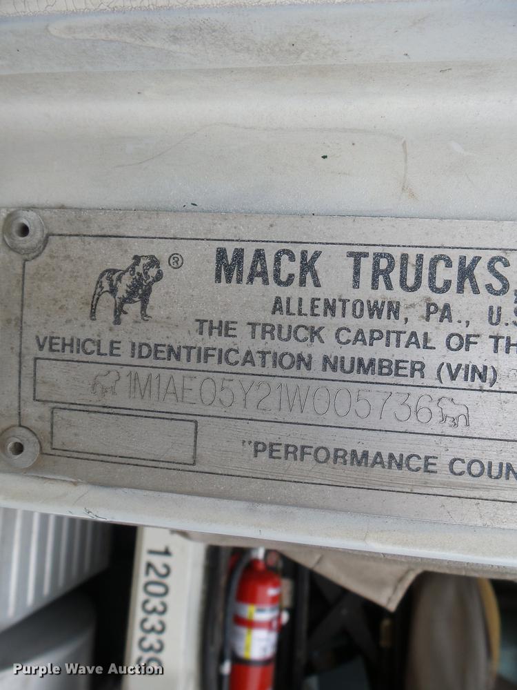 image for item DB7046 2001 Mack CX613 fertilizer tender truck