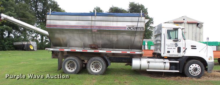 image for item DB7047 2002 Mack CX613 fertilizer tender truck