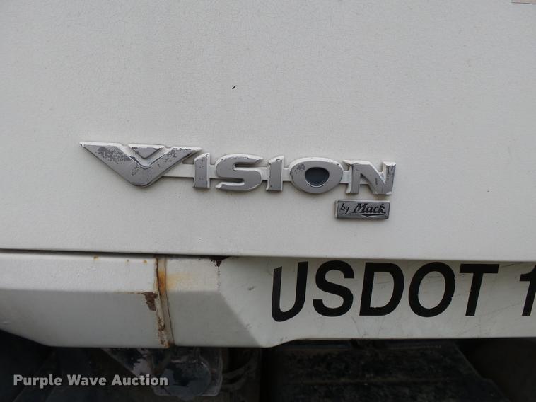 image for item DB7047 2002 Mack CX613 fertilizer tender truck