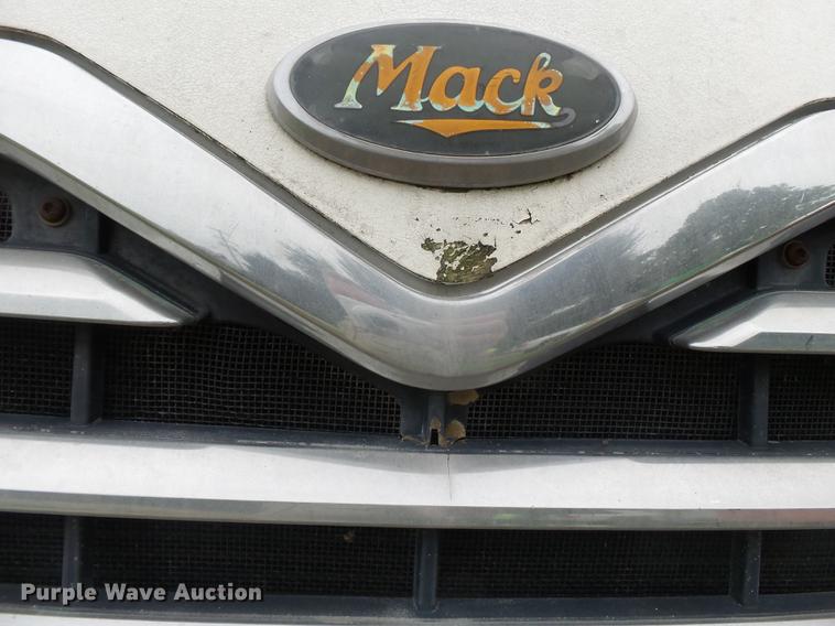 image for item DB7047 2002 Mack CX613 fertilizer tender truck