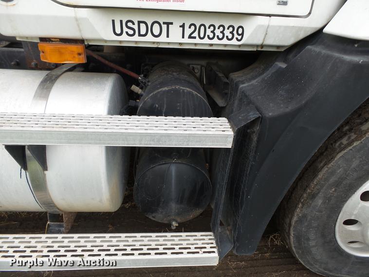 image for item DB7047 2002 Mack CX613 fertilizer tender truck