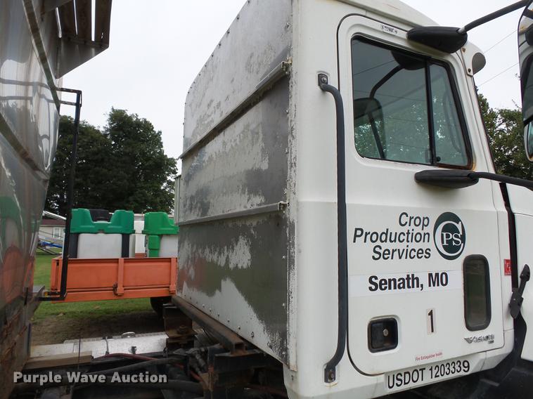 image for item DB7047 2002 Mack CX613 fertilizer tender truck