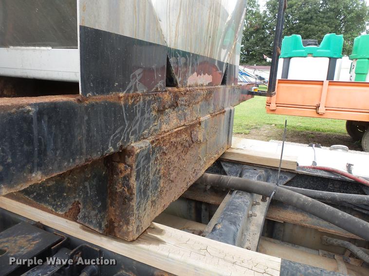 image for item DB7047 2002 Mack CX613 fertilizer tender truck