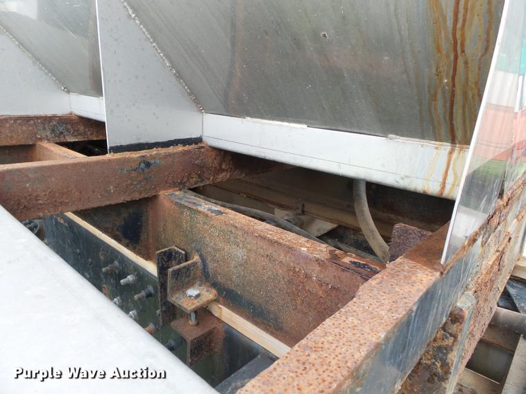 image for item DB7047 2002 Mack CX613 fertilizer tender truck