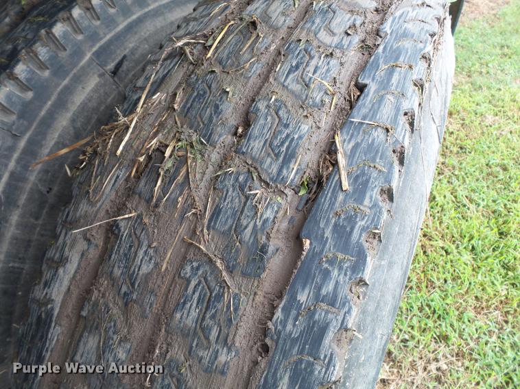 image for item DB7047 2002 Mack CX613 fertilizer tender truck