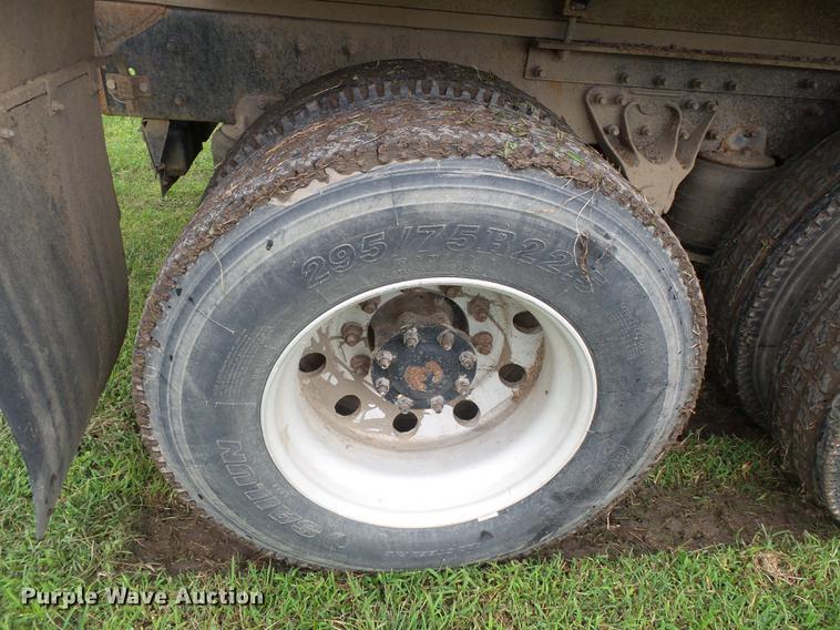 image for item DB7047 2002 Mack CX613 fertilizer tender truck