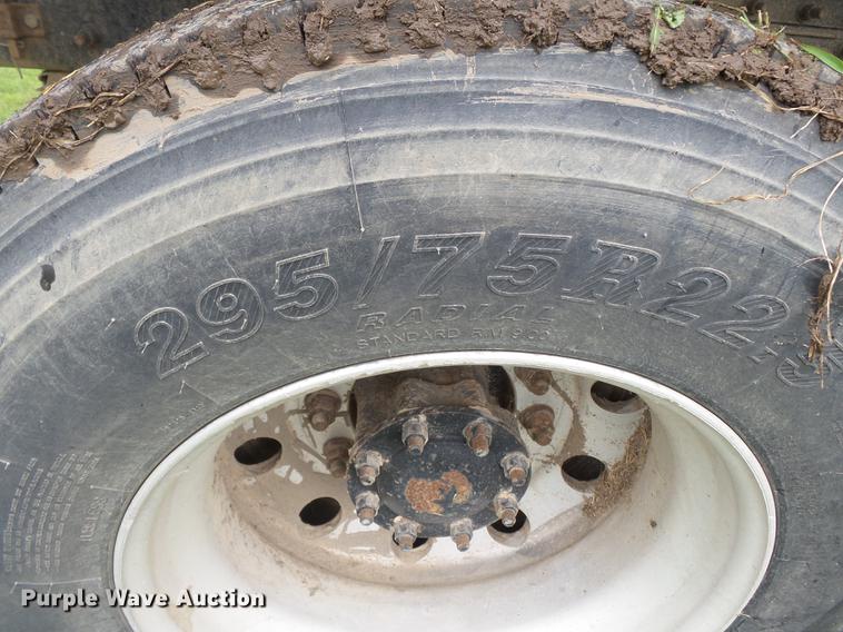 image for item DB7047 2002 Mack CX613 fertilizer tender truck