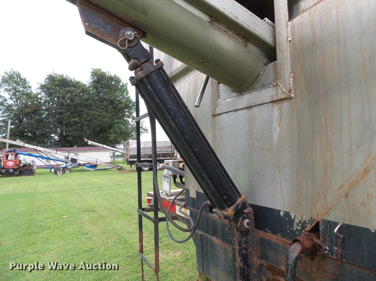 image for item DB7047 2002 Mack CX613 fertilizer tender truck