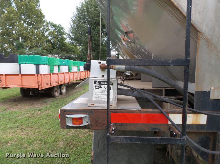 image for item DB7047 2002 Mack CX613 fertilizer tender truck