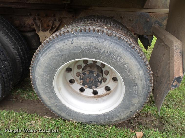 image for item DB7047 2002 Mack CX613 fertilizer tender truck