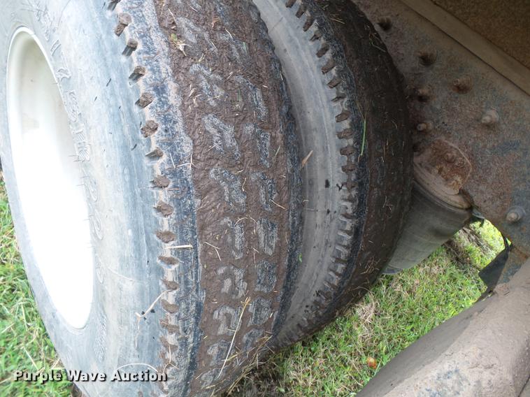 image for item DB7047 2002 Mack CX613 fertilizer tender truck