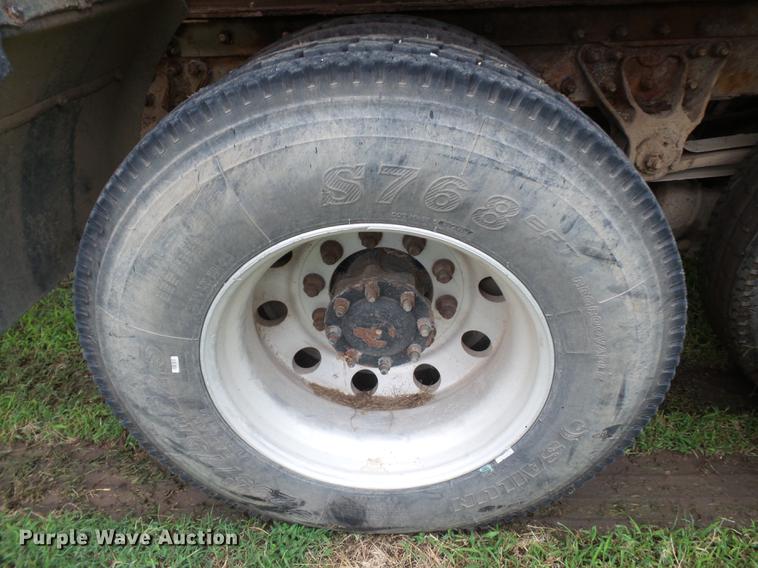 image for item DB7047 2002 Mack CX613 fertilizer tender truck