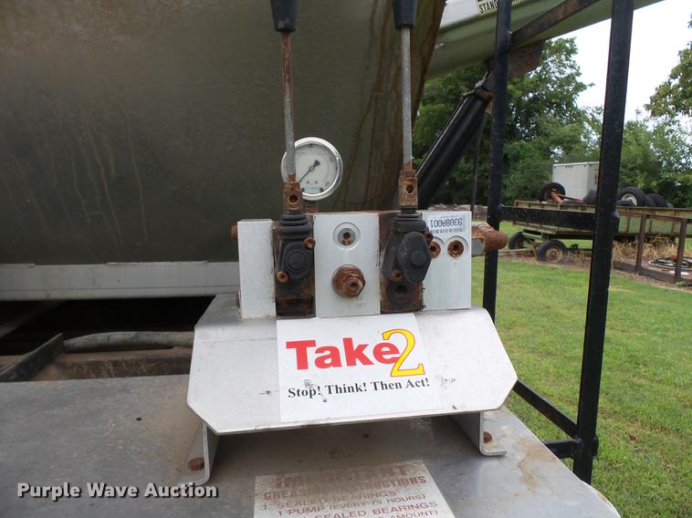 image for item DB7047 2002 Mack CX613 fertilizer tender truck