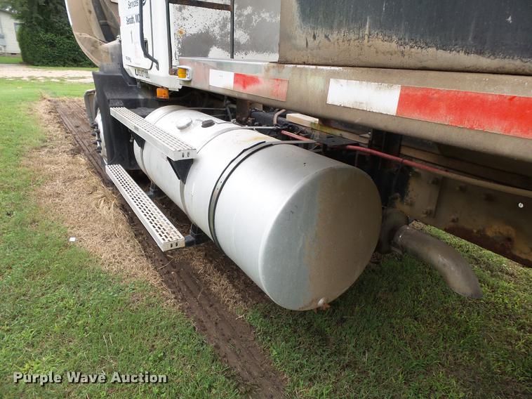 image for item DB7047 2002 Mack CX613 fertilizer tender truck