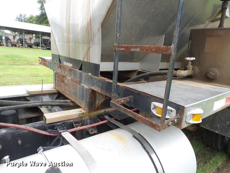 image for item DB7047 2002 Mack CX613 fertilizer tender truck
