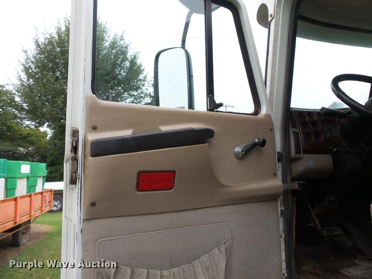 image for item DB7047 2002 Mack CX613 fertilizer tender truck