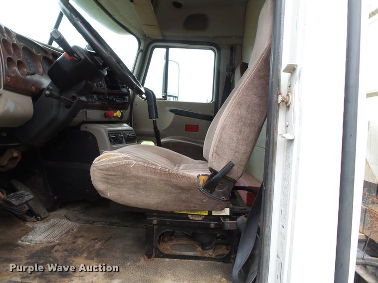 image for item DB7047 2002 Mack CX613 fertilizer tender truck