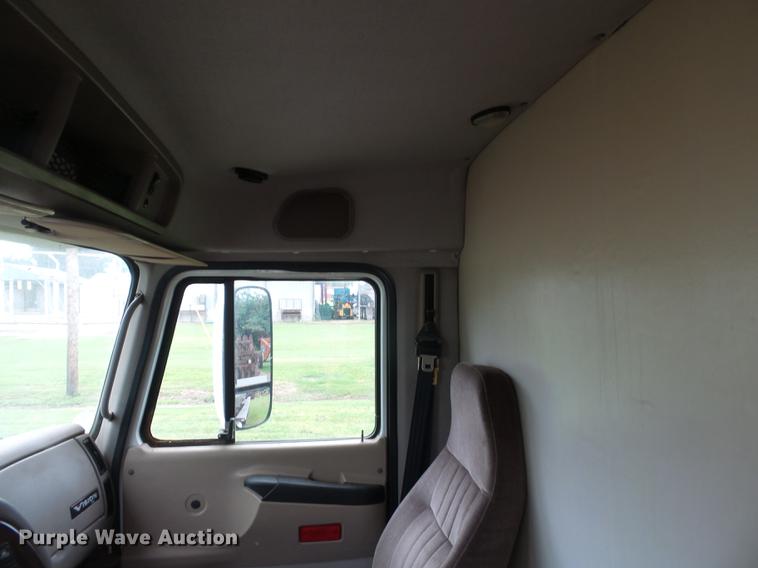 image for item DB7047 2002 Mack CX613 fertilizer tender truck