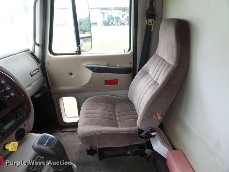 image for item DB7047 2002 Mack CX613 fertilizer tender truck