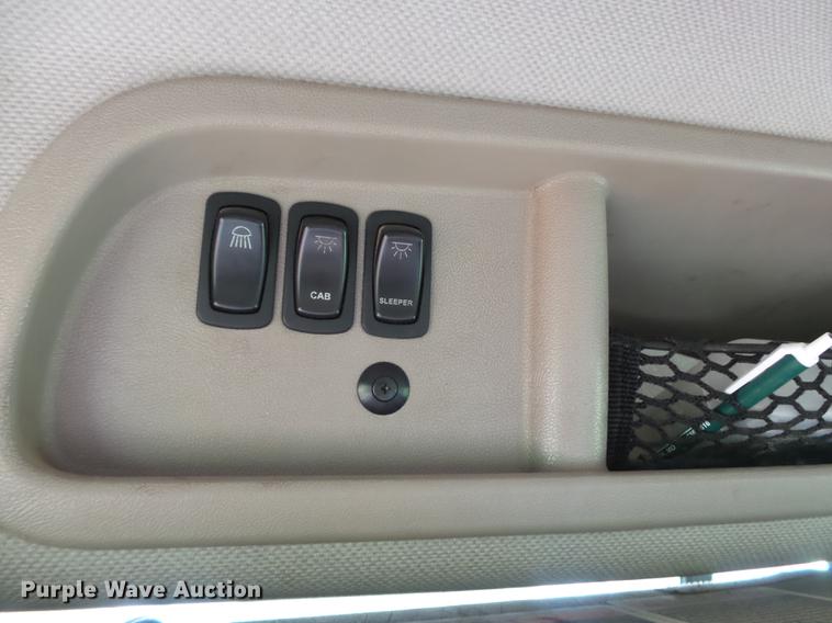 image for item DB7047 2002 Mack CX613 fertilizer tender truck