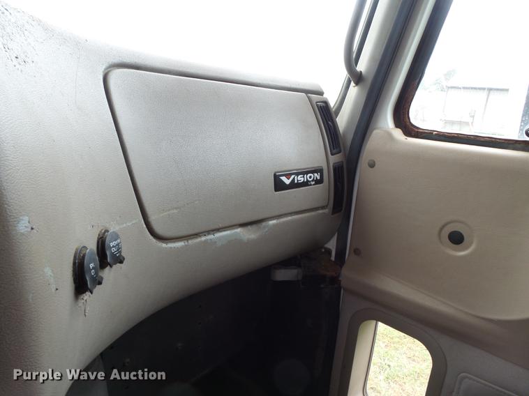 image for item DB7047 2002 Mack CX613 fertilizer tender truck