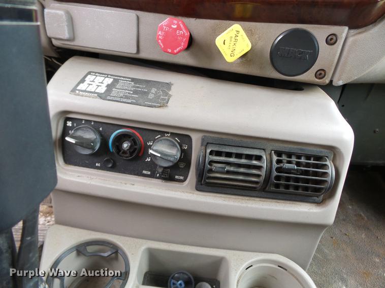 image for item DB7047 2002 Mack CX613 fertilizer tender truck