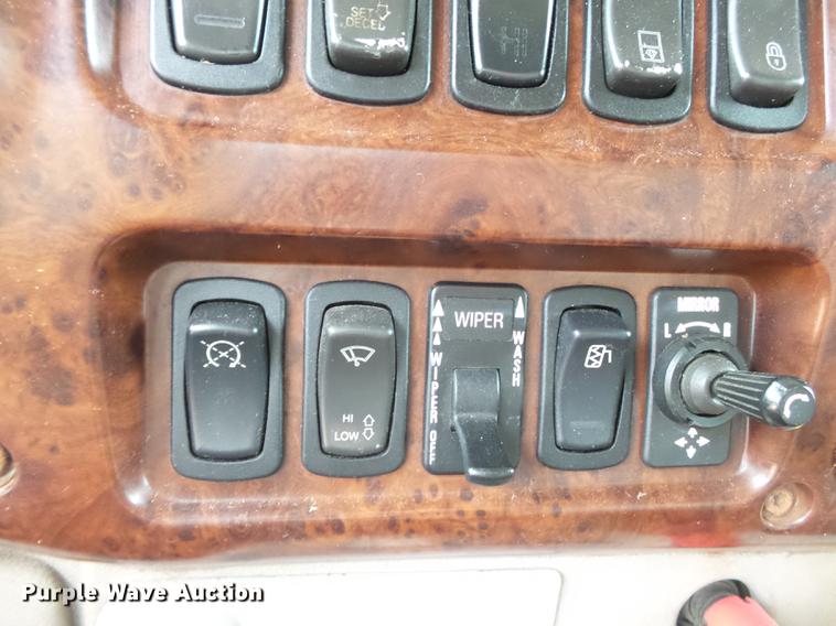 image for item DB7047 2002 Mack CX613 fertilizer tender truck