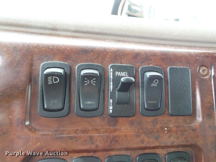 image for item DB7047 2002 Mack CX613 fertilizer tender truck