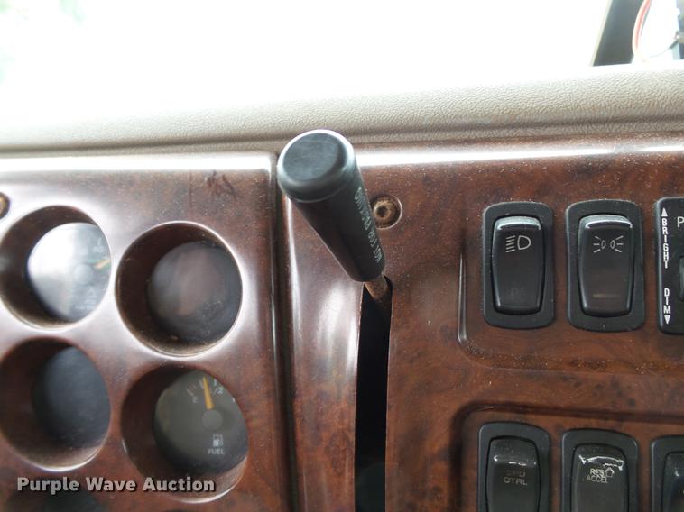 image for item DB7047 2002 Mack CX613 fertilizer tender truck