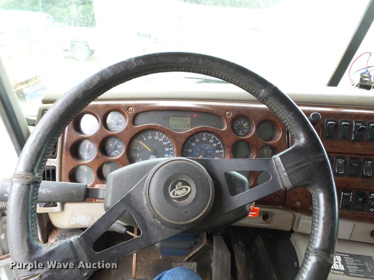 image for item DB7047 2002 Mack CX613 fertilizer tender truck