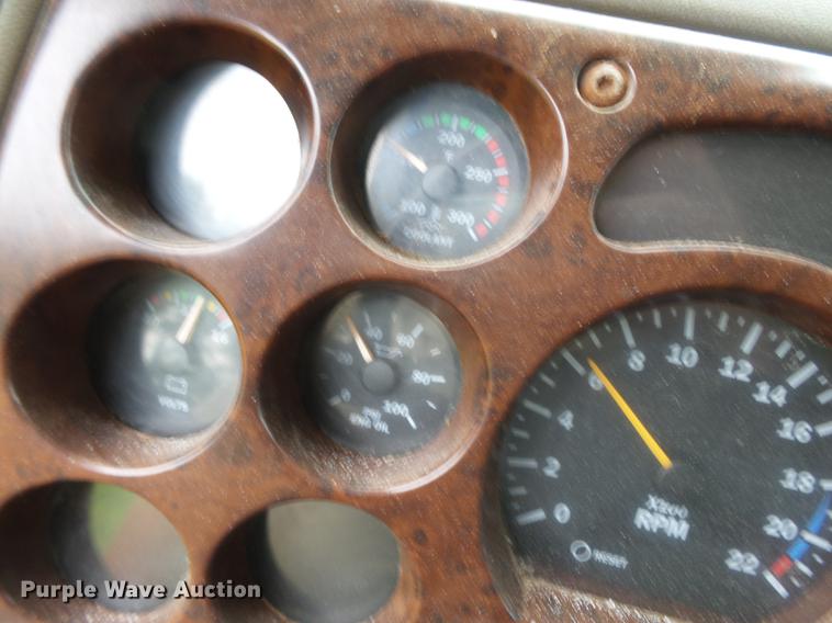 image for item DB7047 2002 Mack CX613 fertilizer tender truck