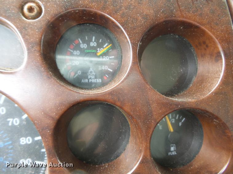 image for item DB7047 2002 Mack CX613 fertilizer tender truck