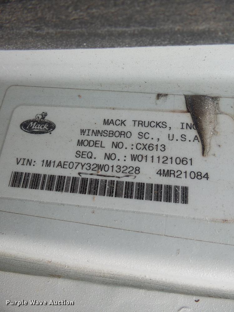 image for item DB7047 2002 Mack CX613 fertilizer tender truck