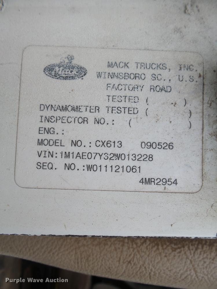 image for item DB7047 2002 Mack CX613 fertilizer tender truck