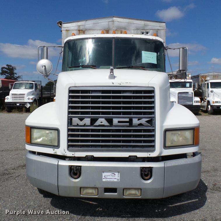 image for item DD2492 1997 Mack CH613 fertilizer tender truck