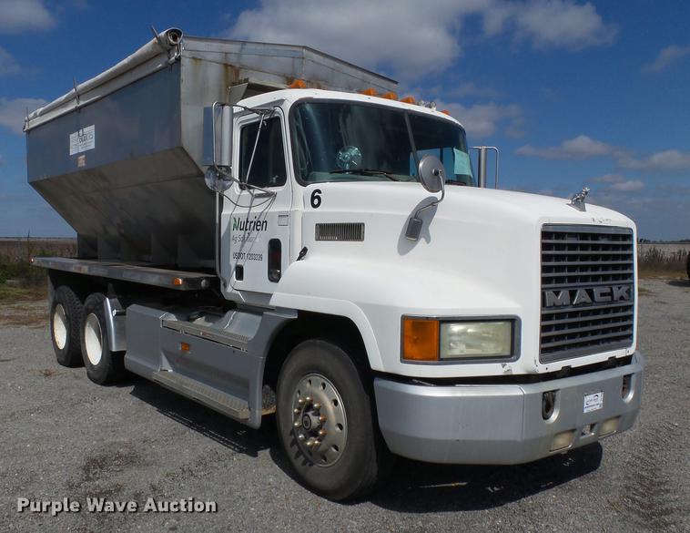 image for item DD2492 1997 Mack CH613 fertilizer tender truck