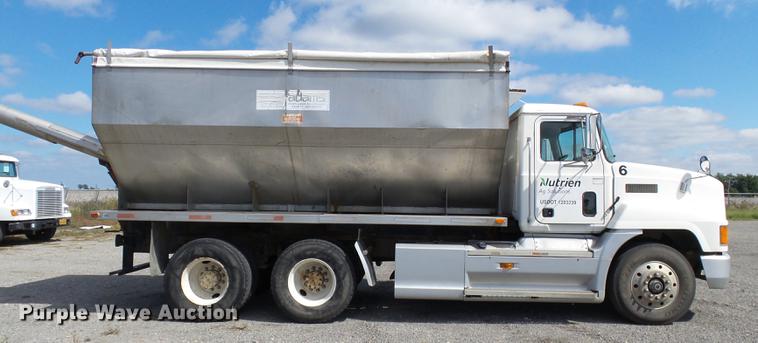 image for item DD2492 1997 Mack CH613 fertilizer tender truck