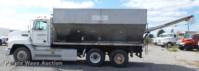 image for item DD2492 1997 Mack CH613 fertilizer tender truck