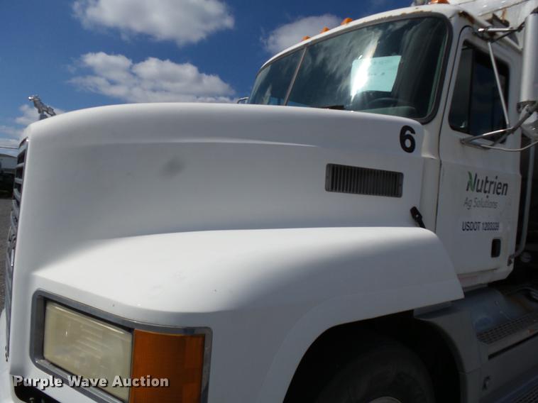 image for item DD2492 1997 Mack CH613 fertilizer tender truck