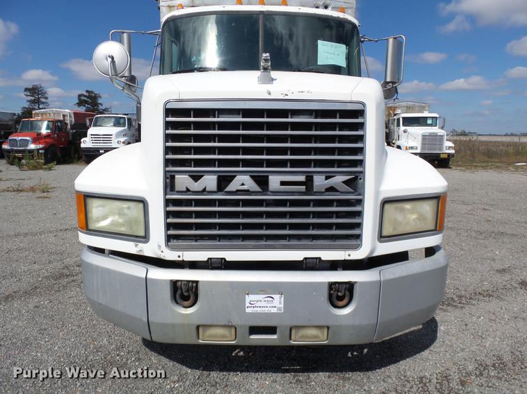 image for item DD2492 1997 Mack CH613 fertilizer tender truck