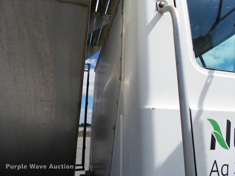 image for item DD2492 1997 Mack CH613 fertilizer tender truck