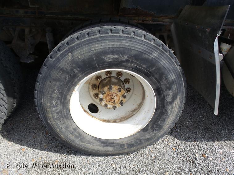 image for item DD2492 1997 Mack CH613 fertilizer tender truck