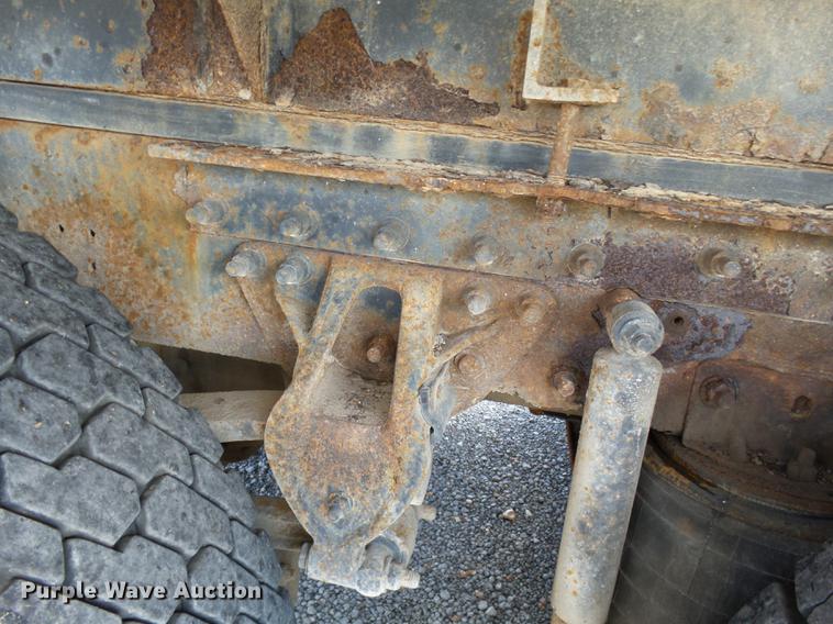 image for item DD2492 1997 Mack CH613 fertilizer tender truck