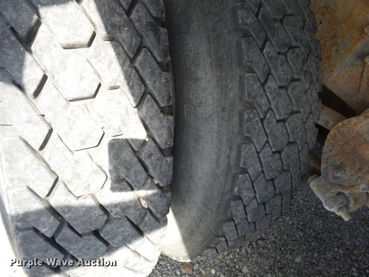 image for item DD2492 1997 Mack CH613 fertilizer tender truck