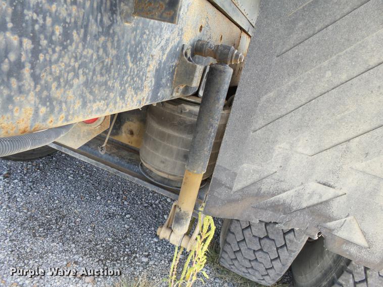 image for item DD2492 1997 Mack CH613 fertilizer tender truck