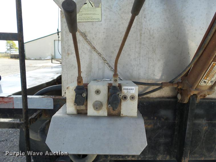 image for item DD2492 1997 Mack CH613 fertilizer tender truck