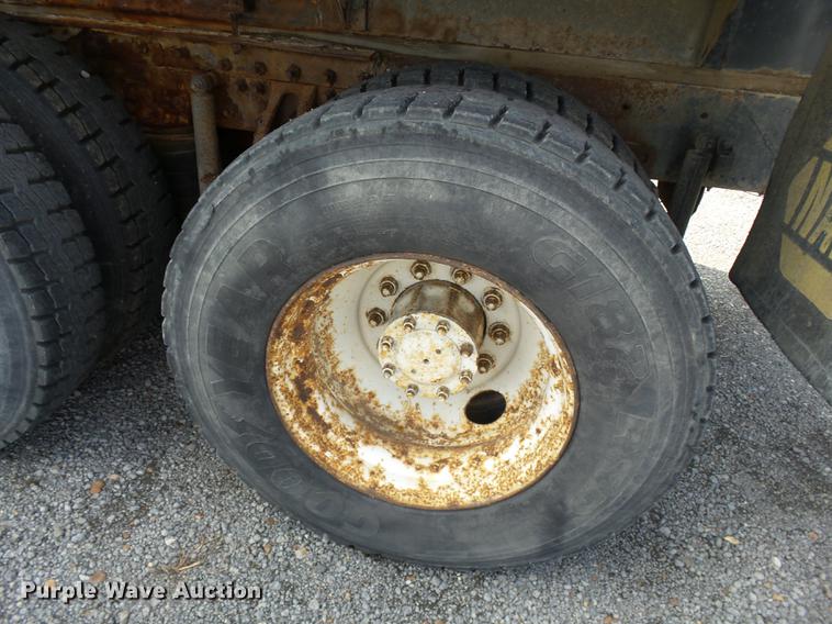 image for item DD2492 1997 Mack CH613 fertilizer tender truck